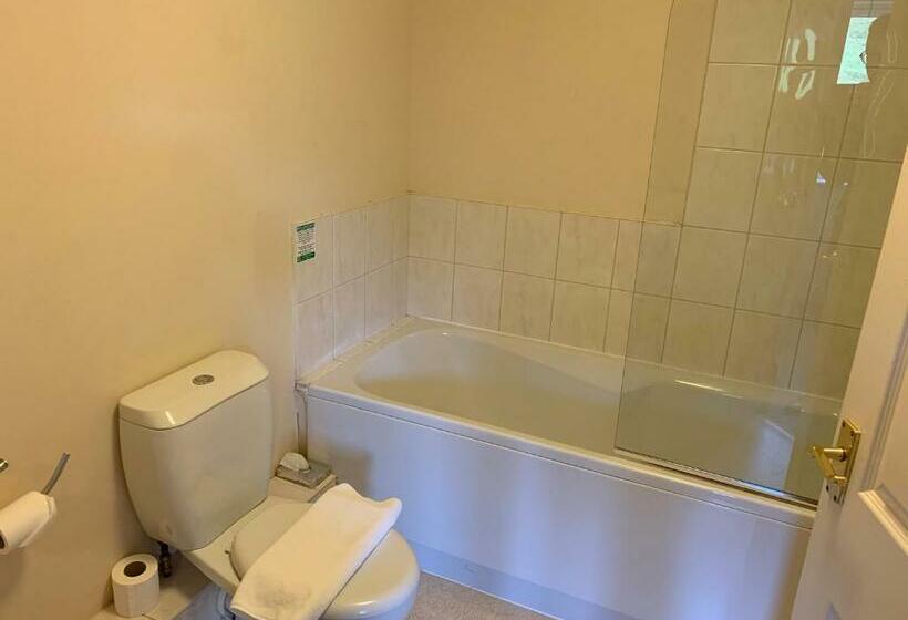 غرفة قياسية, The Grange