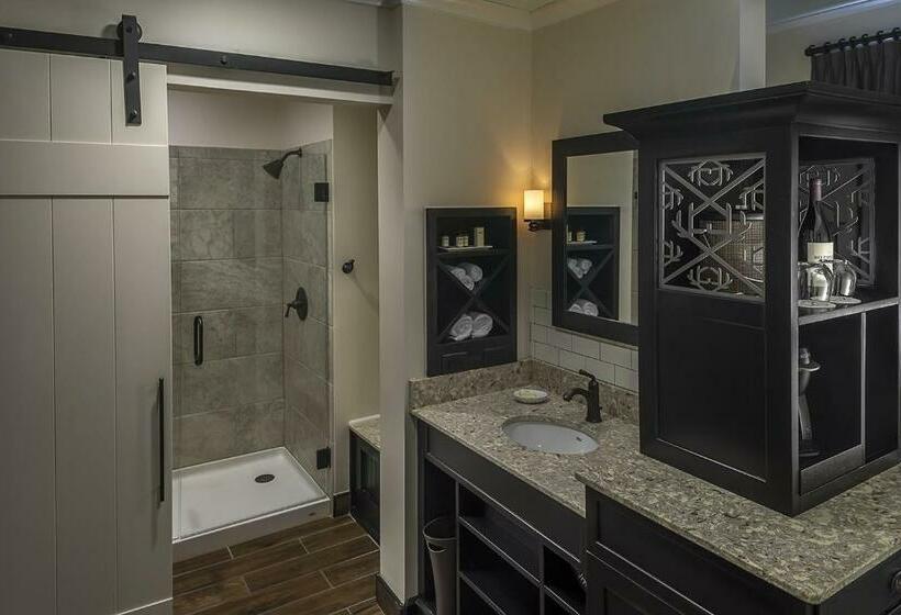 스탠다드 룸 킹사이즈 침대, Village Hotel On Biltmore Estate