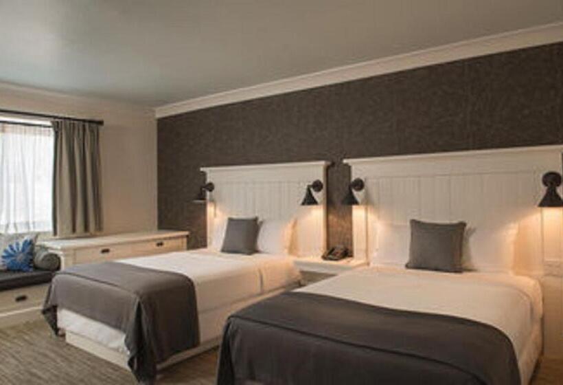 스탠다드 룸 더블 침대 2개, Village Hotel On Biltmore Estate