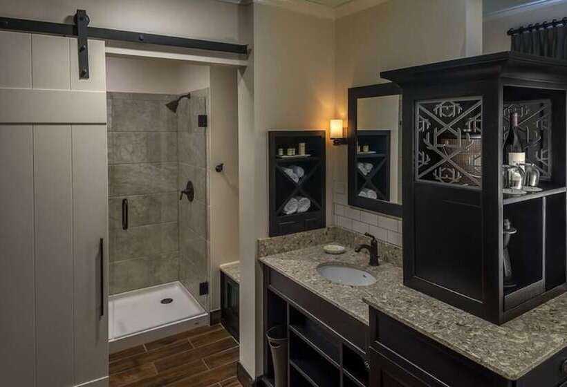 스탠다드 룸 더블 침대 2개, Village Hotel On Biltmore Estate