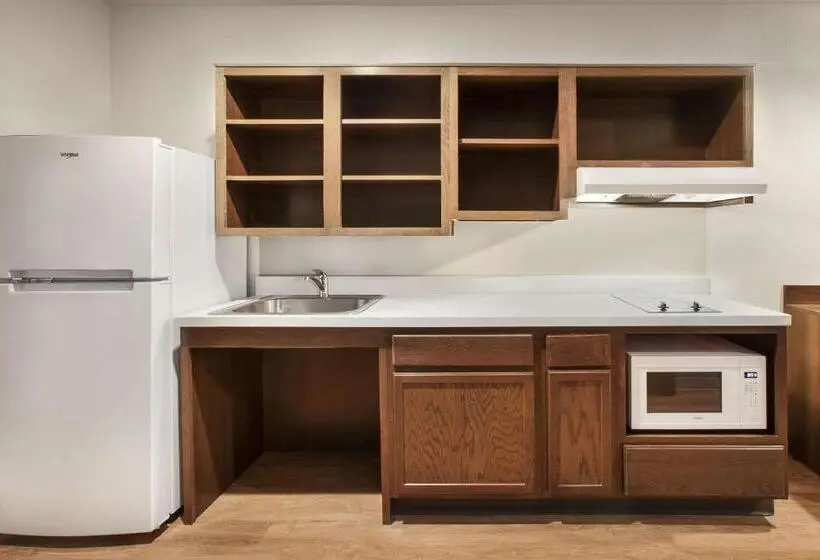 Standard-invahuone, Woodspring Suites Quantico