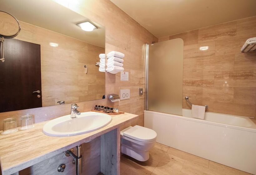 اتاق سوپریور, Evropa