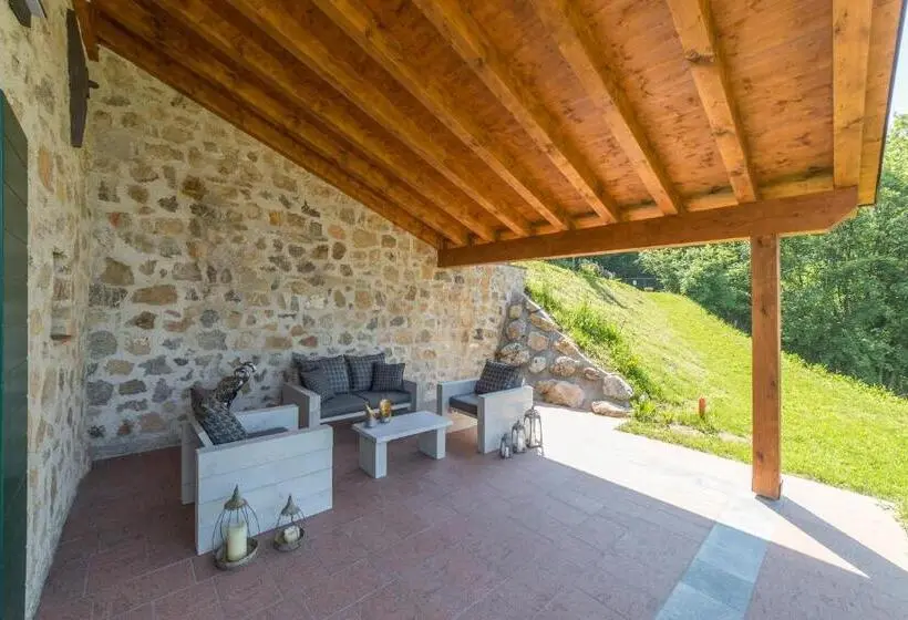 庭の見えるスタンダードトリプルルーム, Agriturismo Casarai