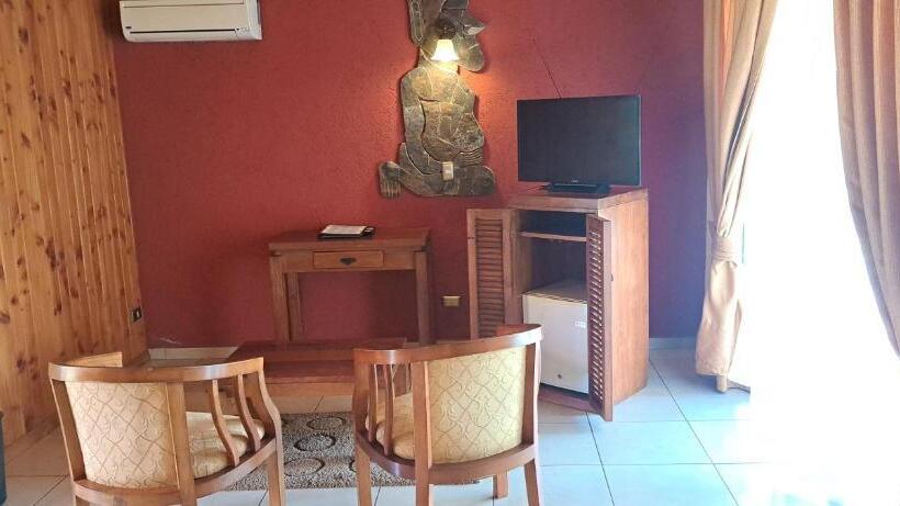 수피리어 룸, Puku Vai