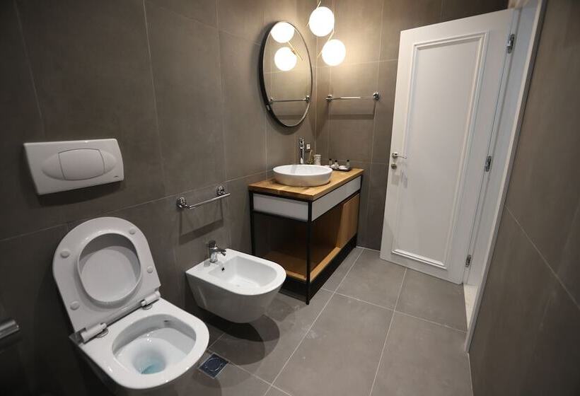 اتاق لوکس سه تخته, Boutique Hotel Whisky