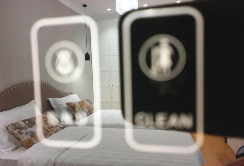 اتاق لوکس سه تخته, Boutique Hotel Whisky