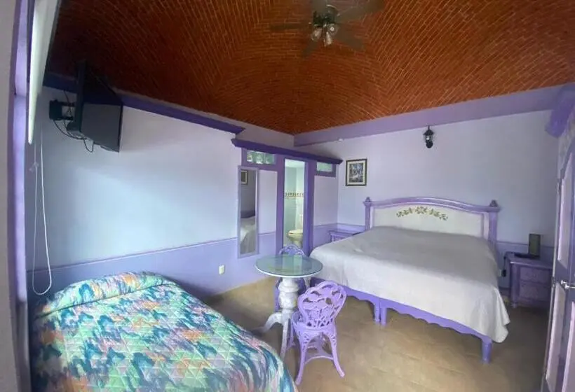 اتاق اکونومی, Casa Morada