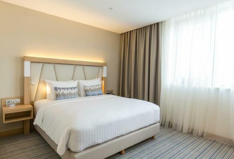 اتاق دلوکس با تخت کینگ و چشم‌انداز شهر, Courtyard By Marriott Banja Luka