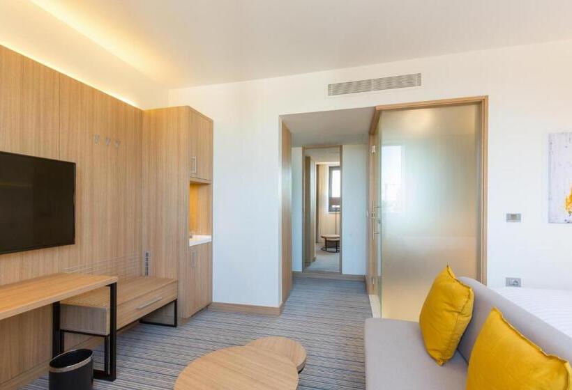 اتاق دلوکس با تخت کینگ و چشم‌انداز شهر, Courtyard By Marriott Banja Luka