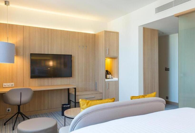 اتاق دلوکس با تخت کینگ و چشم‌انداز شهر, Courtyard By Marriott Banja Luka