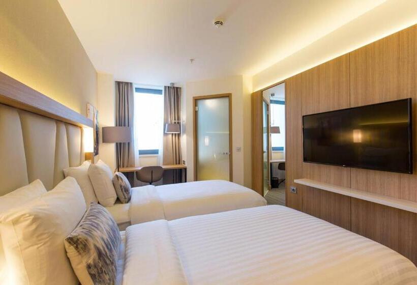 اتاق استاندارد با چشم‌انداز شهر, Courtyard By Marriott Banja Luka