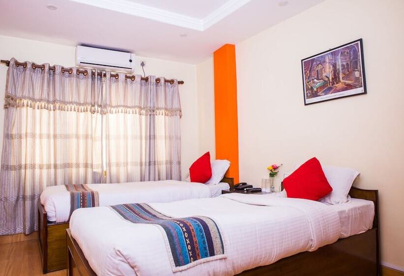 اتاق لوکس, Four Eyes