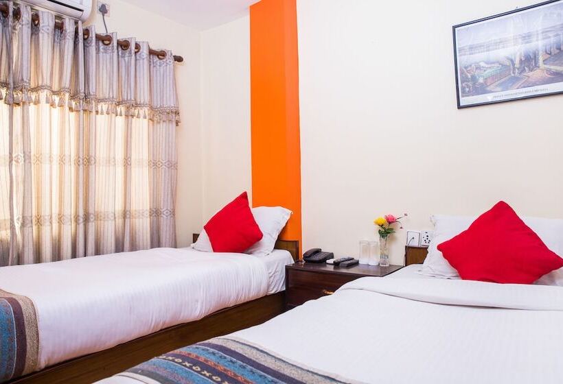 اتاق لوکس, Four Eyes