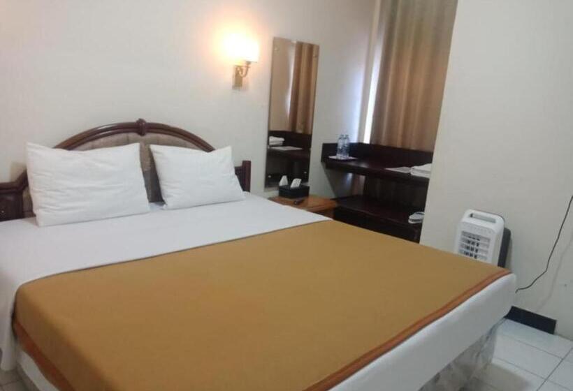 اتاق استاندارد, Monika