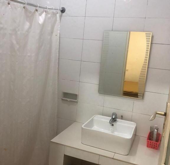 اتاق استاندارد, Monika