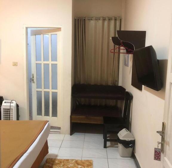 اتاق استاندارد, Monika