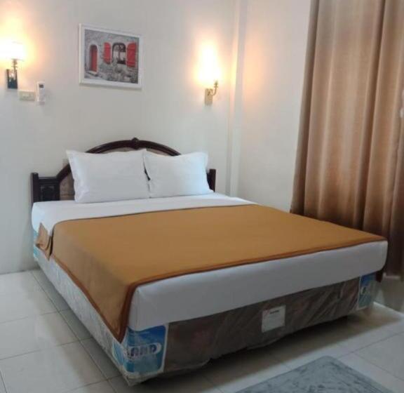 اتاق سوپریور, Monika