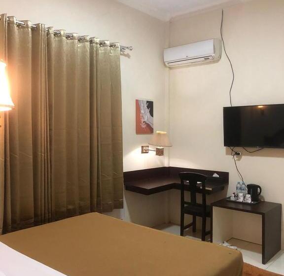 اتاق سوپریور, Monika