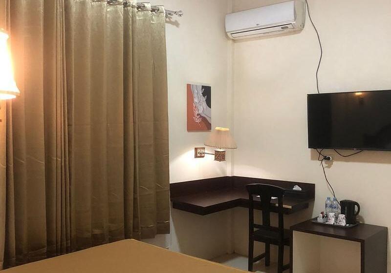 اتاق سوپریور, Monika