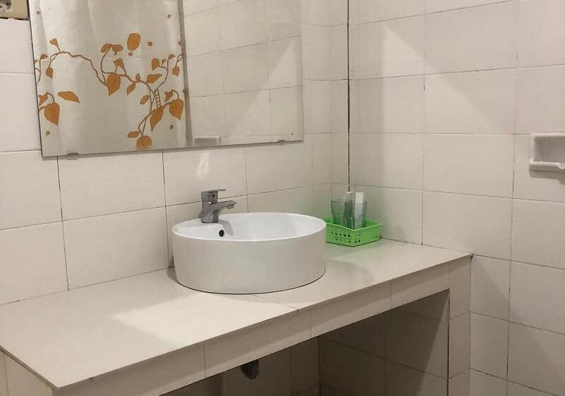 اتاق سوپریور, Monika