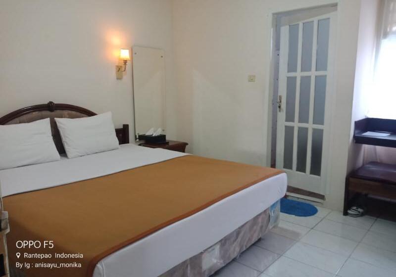 اتاق سوپریور, Monika