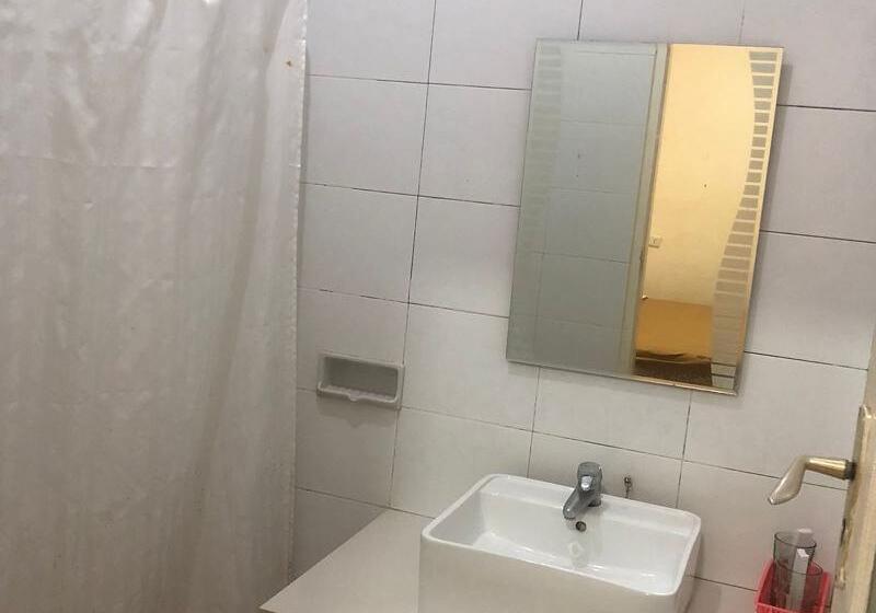 اتاق استاندارد, Monika