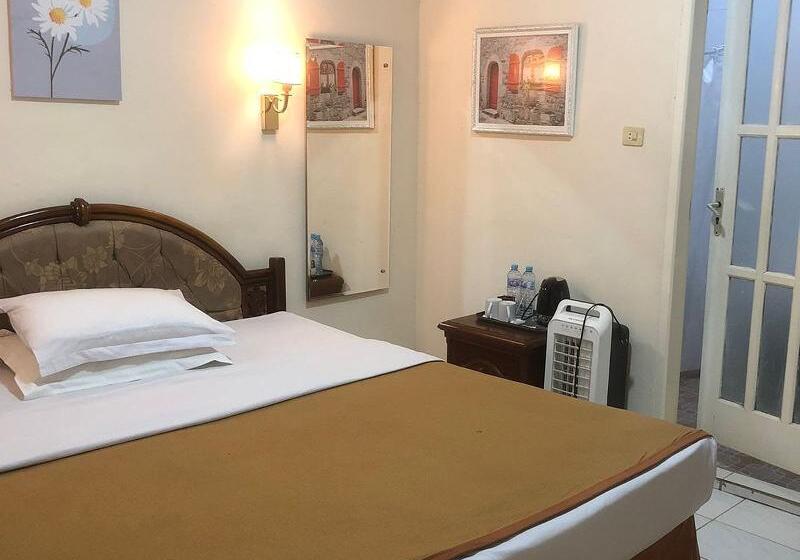 اتاق استاندارد, Monika