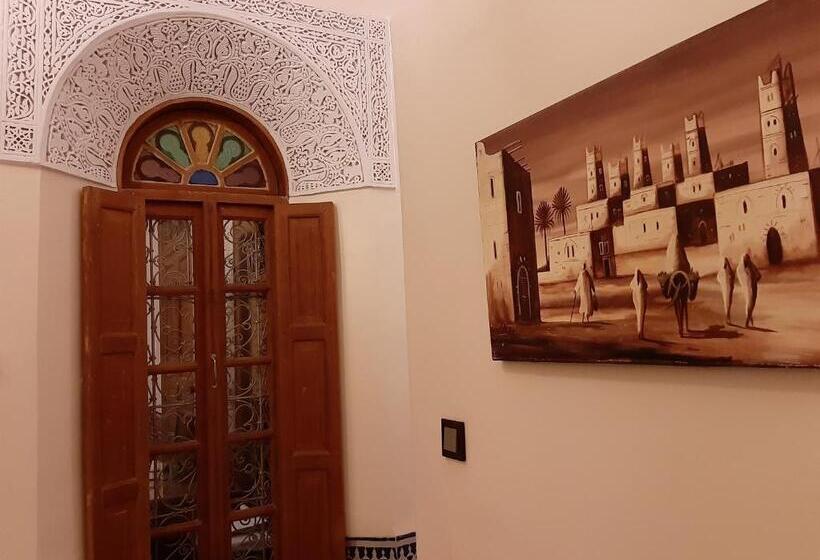 اتاق استاندارد سه نفره, Dar Hayati