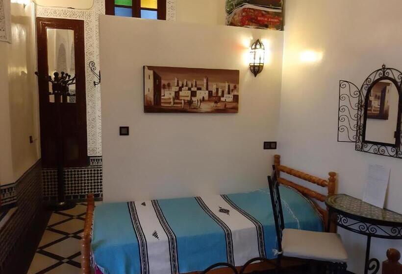 اتاق استاندارد سه نفره, Dar Hayati