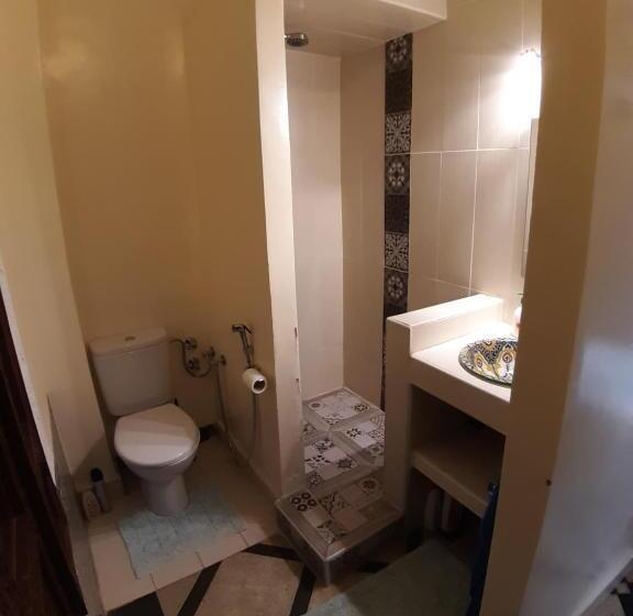 اتاق استاندارد سه نفره, Dar Hayati