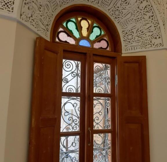 اتاق استاندارد سه نفره, Dar Hayati