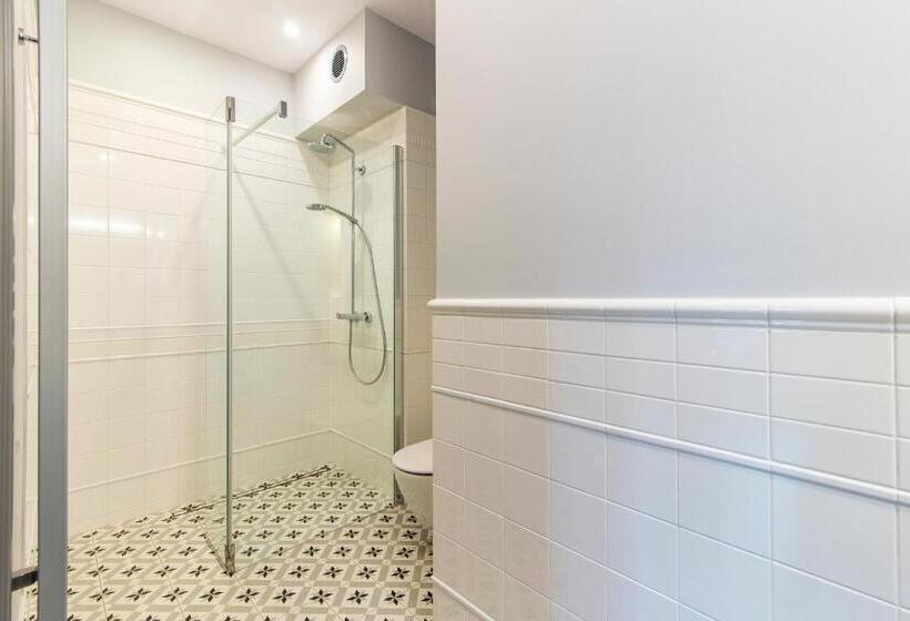 استودیوی استاندارد با چشمانداز دریا, Testa