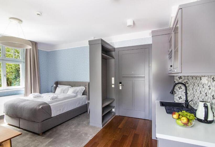 استودیوی استاندارد با چشمانداز دریا, Testa