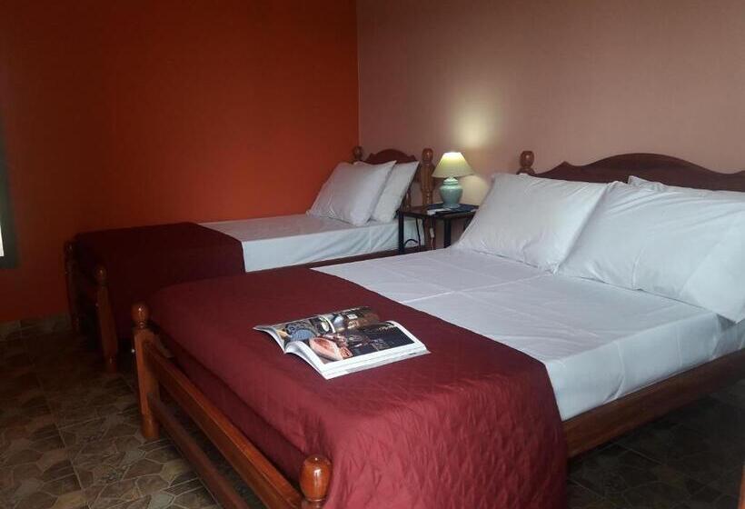 اتاق استاندارد سه نفره, Alto Del Valle Cafayate