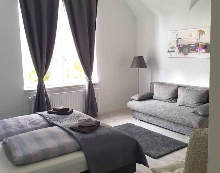 Номер Стандарт, Townhuus No. 1 / Dieksee