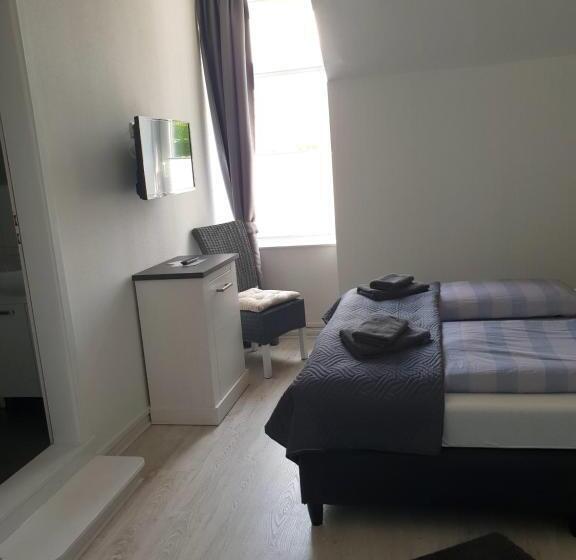 Номер Стандарт, Townhuus No. 1 / Dieksee