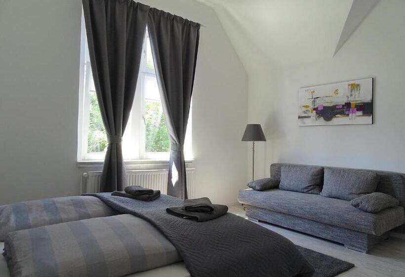 Номер Стандарт, Townhuus No. 1 / Dieksee