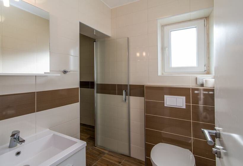 اتاق اساندارد با چشم‌انداز جانبی به دریا, Apartments & Rooms Lavanda