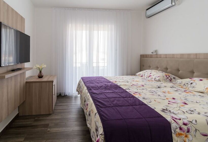 اتاق اساندارد با چشم‌انداز جانبی به دریا, Apartments & Rooms Lavanda