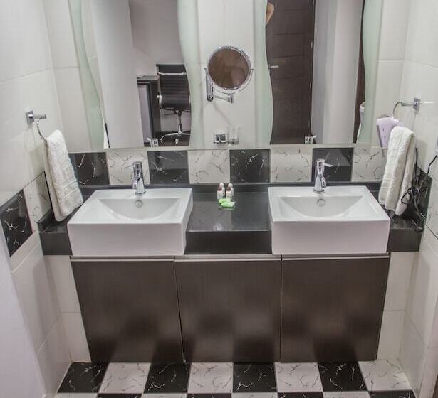 اتاق استاندارد سه نفره, Apart Hotel Regina