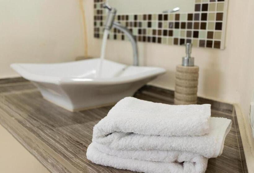 اتاق لوکس خانوادگی, Oceanic Lodge