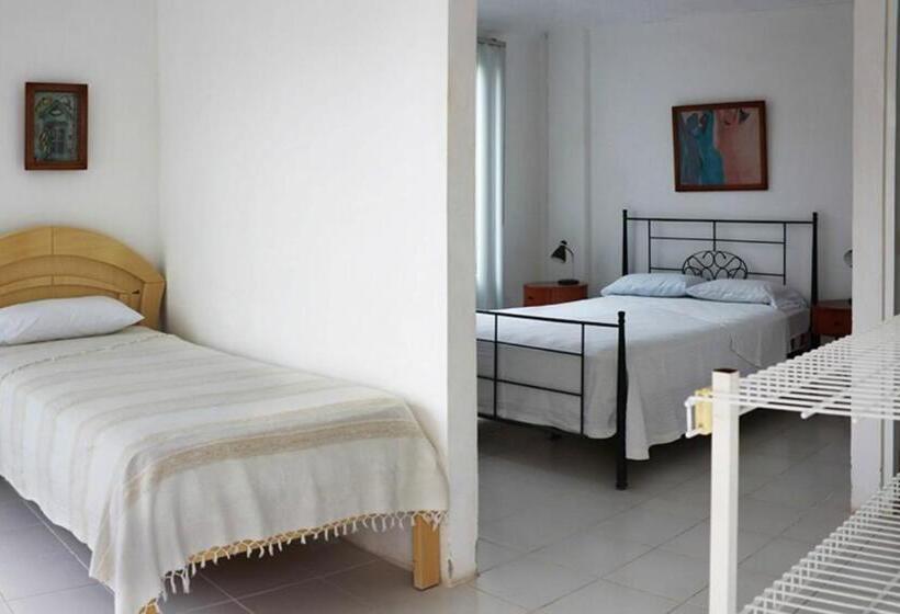 اتاق خانوادگی, Oceanic Lodge