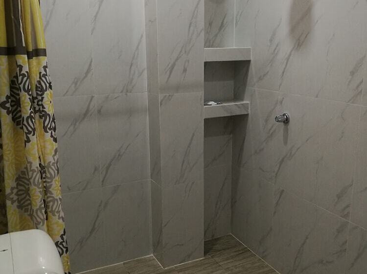 标准三人间, Dc Suites Aeropuerto