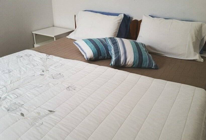 اتاق استاندارد با سرویس بهداشتی مشترک, Medieval Rose Guest House