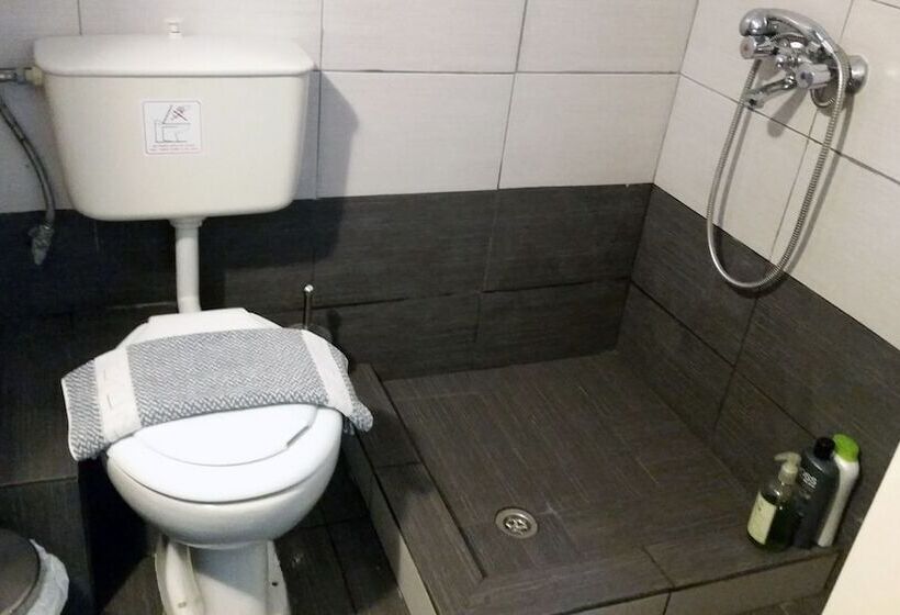 اتاق استاندارد, Medieval Rose Guest House