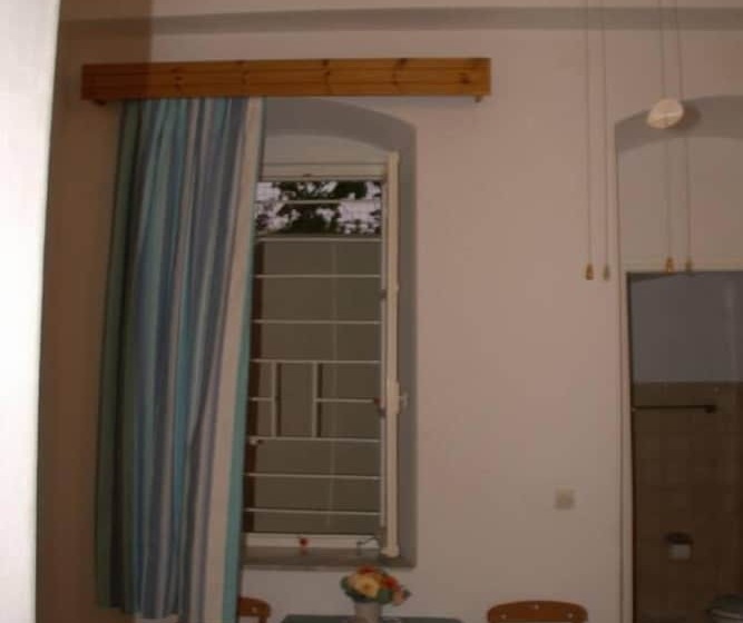 اتاق استاندارد, Medieval Rose Guest House