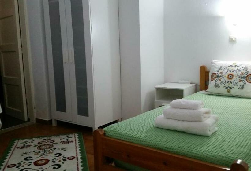 اتاق استاندارد, Medieval Rose Guest House