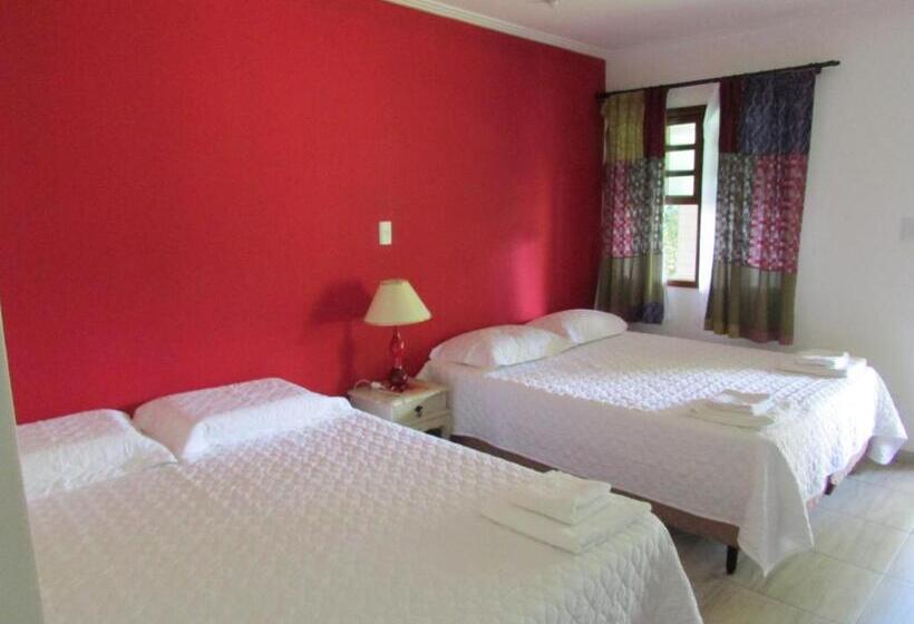 اتاق استاندارد چهارنفره با بالکن, Pousada Ipitanga Iv