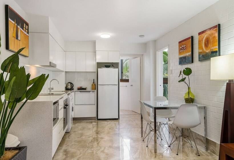 １ベッドルームアパートメント, Bayview Beachfront Apartments, In Town Right On The Beach