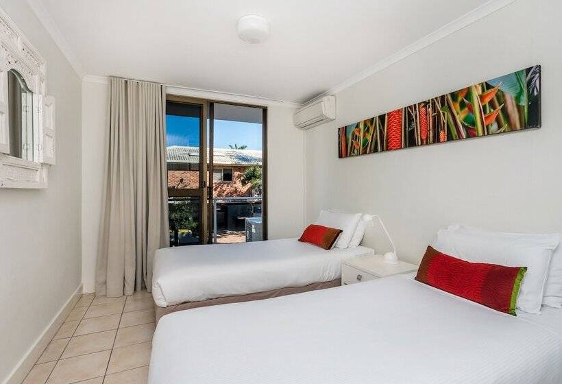 شقة غرفتين, Bayview Beachfront Apartments, In Town Right On The Beach